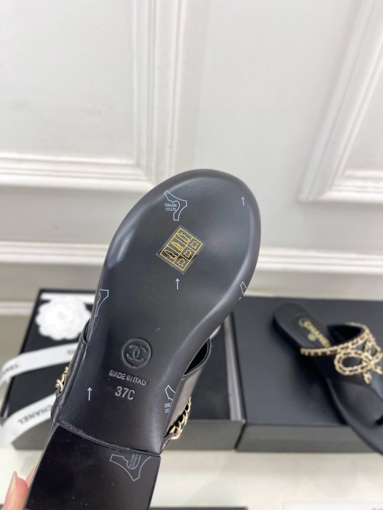 Шльопанці жіночі фото 9