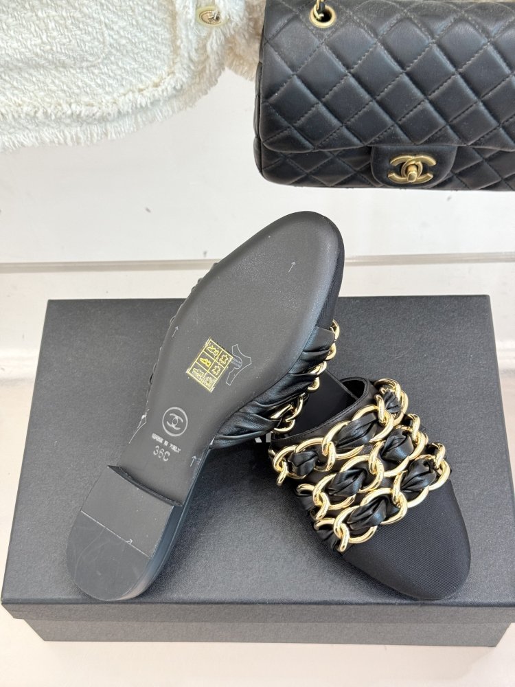 Шльопанці жіночі фото 9