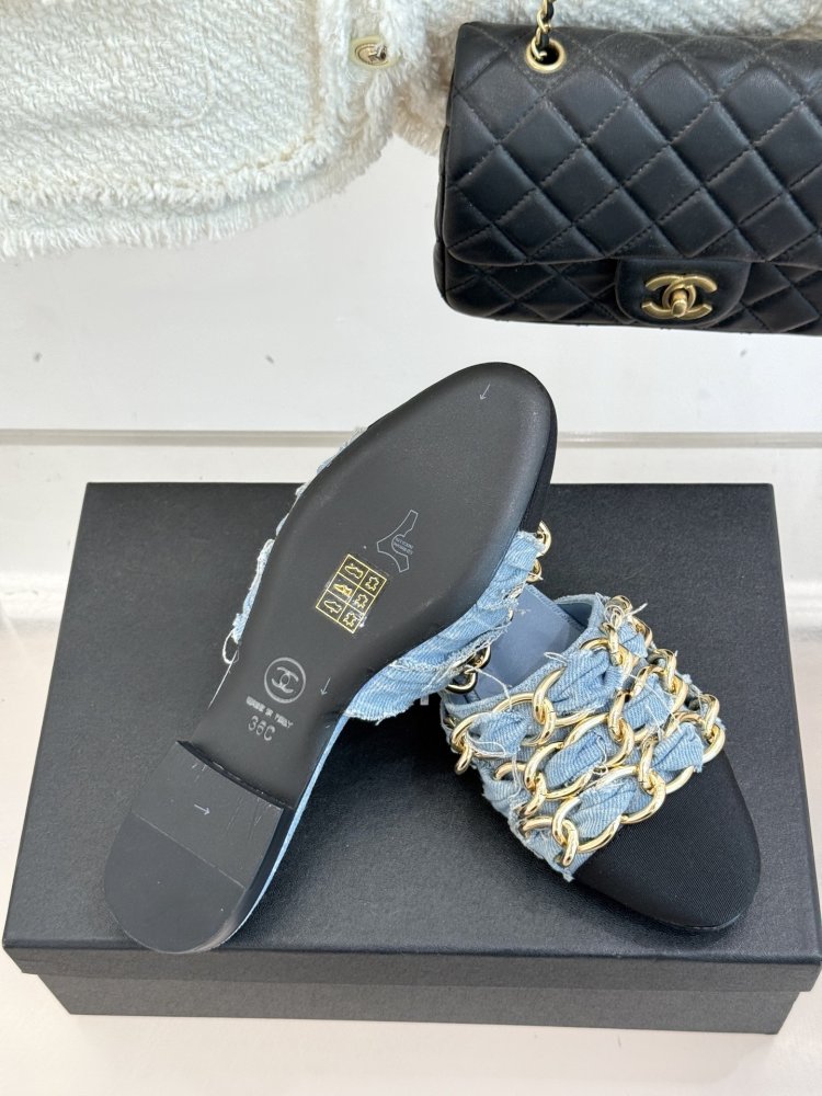 Шльопанці жіночі фото 9