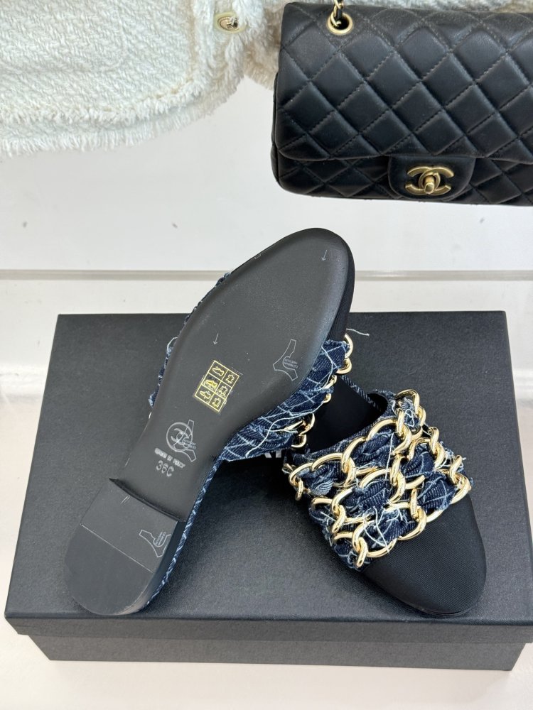 Шльопанці жіночі фото 9