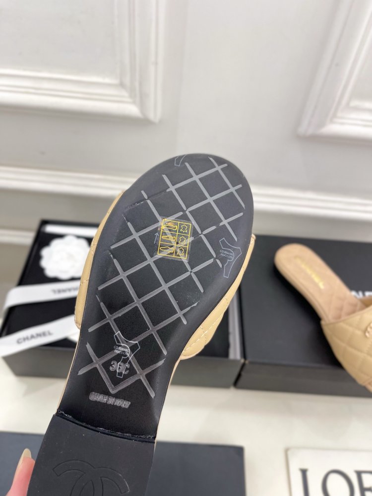 Шльопанці жіночі фото 9