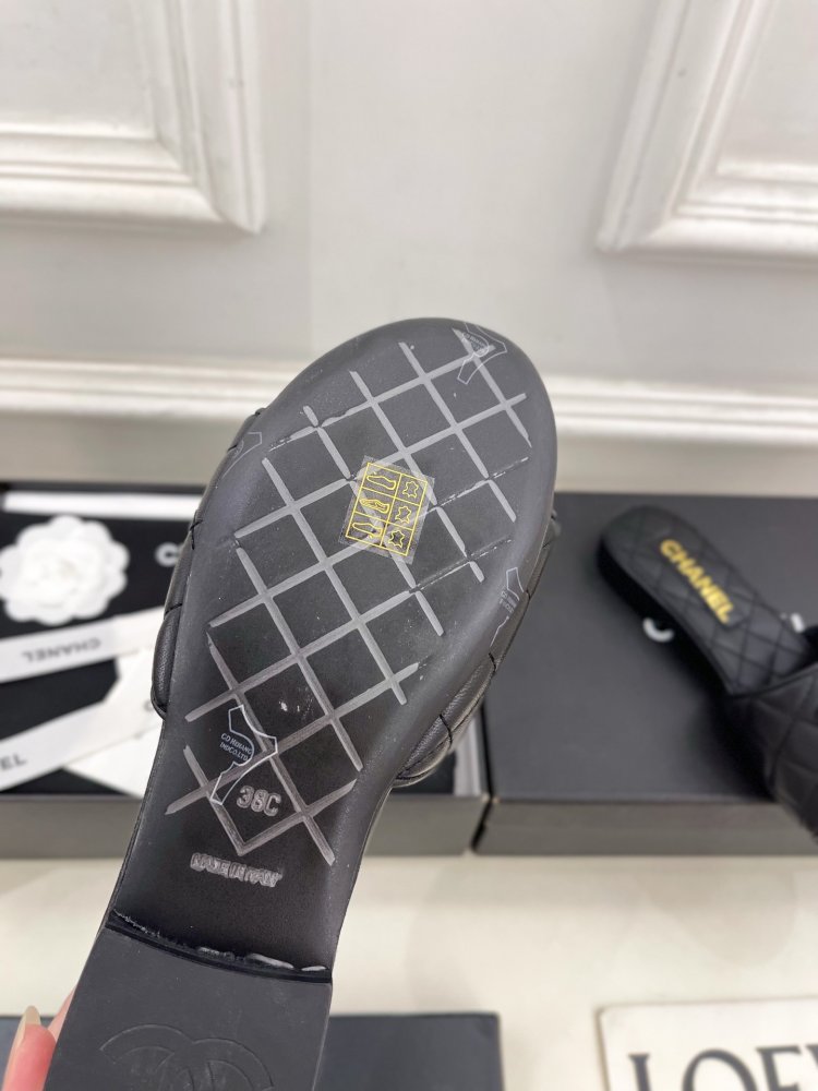 Шльопанці жіночі фото 9