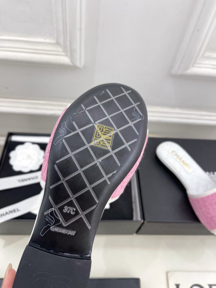 Шльопанці жіночі фото 9