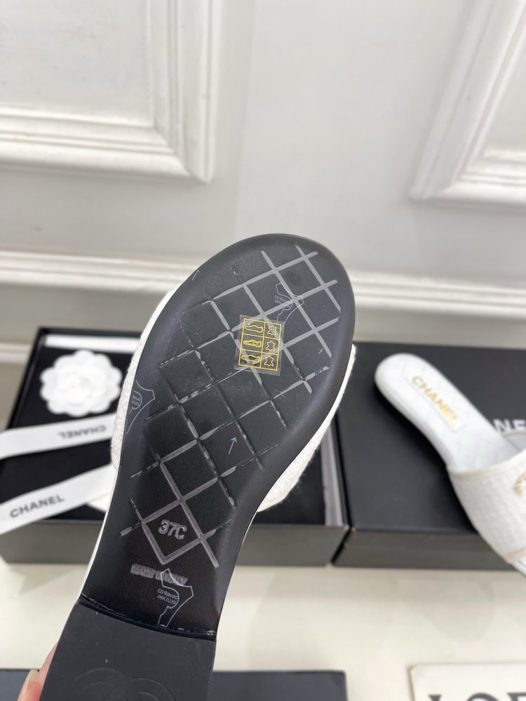 Шльопанці жіночі фото 9