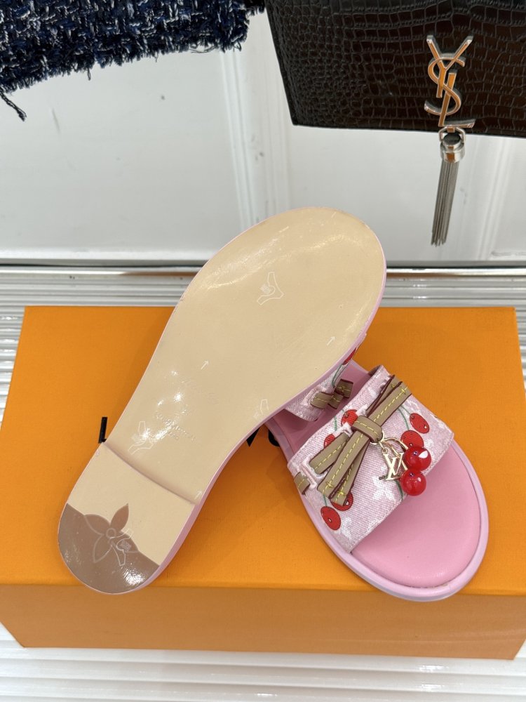 Шлепанцы женские фото 9