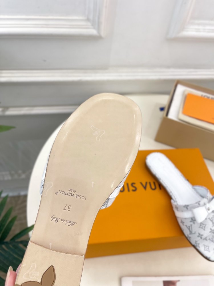 Шлепанцы женские фото 9