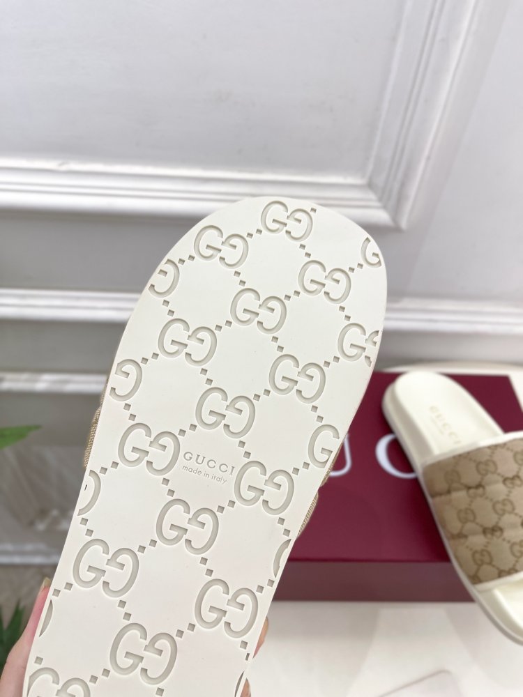 Шлепанцы женские фото 9