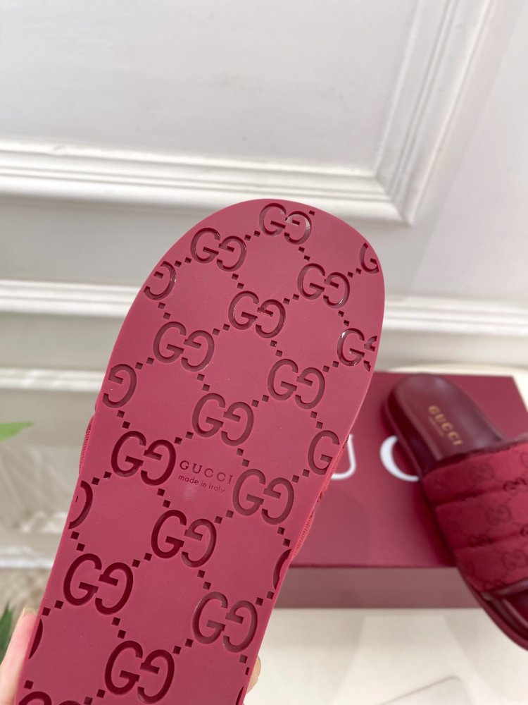 Шльопанці жіночі фото 9