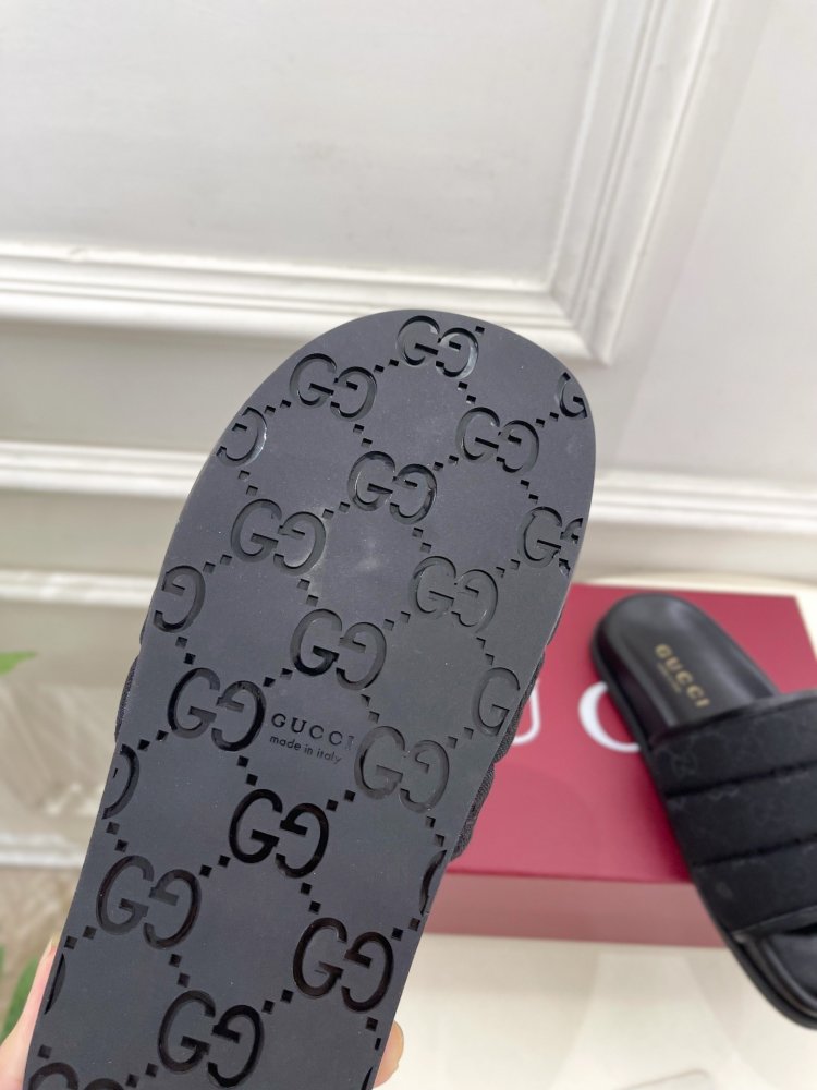 Шльопанці жіночі фото 9