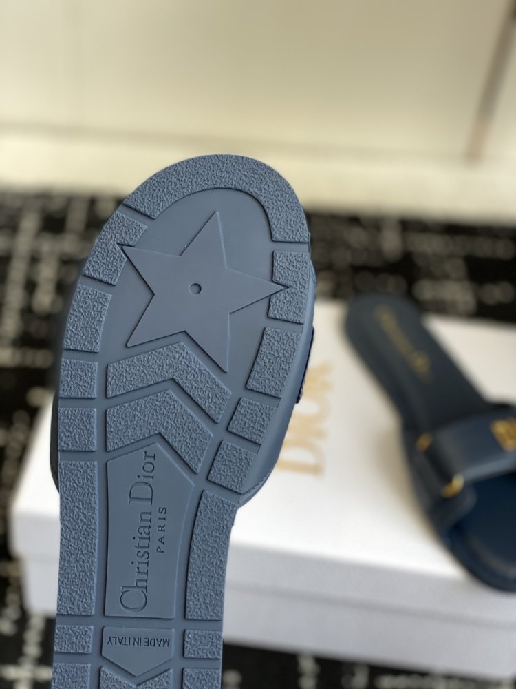 Шлепанцы женские фото 9