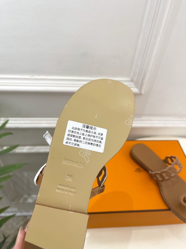 Шльопанці жіночі фото 9