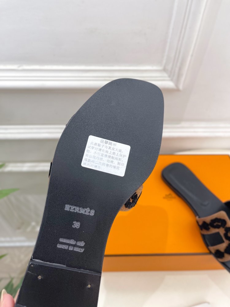 Шльопанці жіночі фото 9