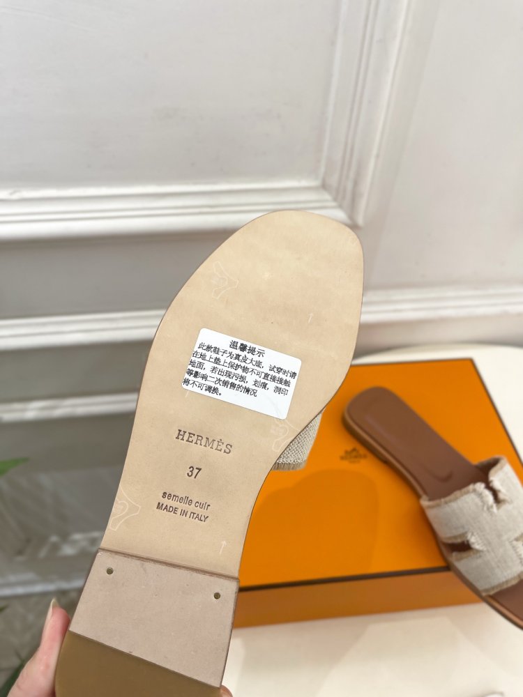 Шльопанці жіночі фото 9