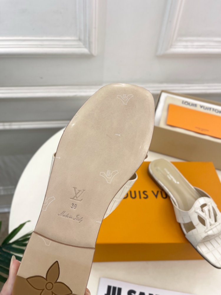 Шлепанцы женские фото 9