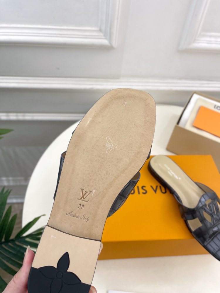 Шлепанцы женские фото 9