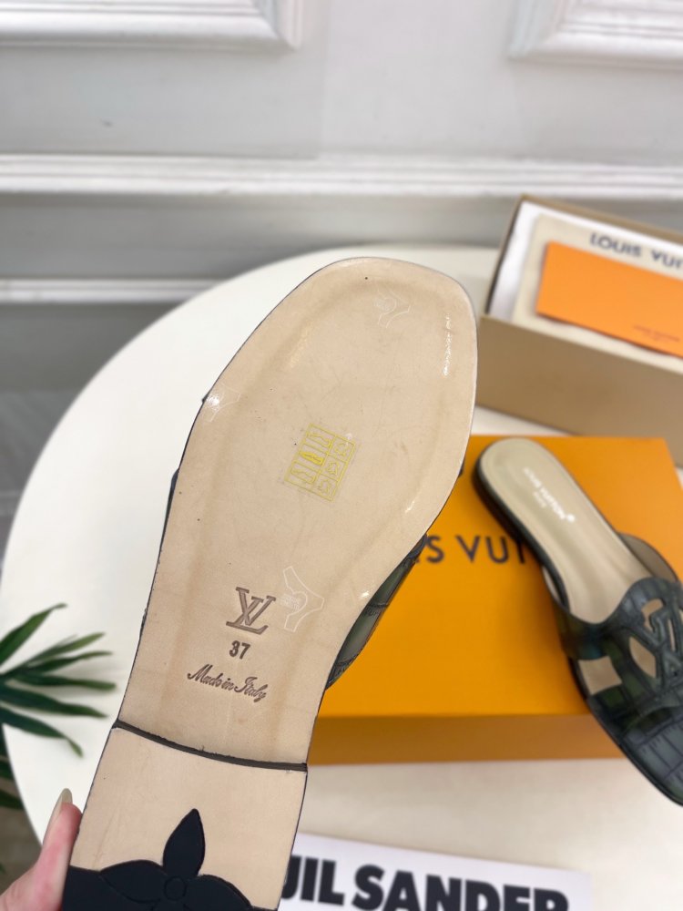 Шлепанцы женские фото 9