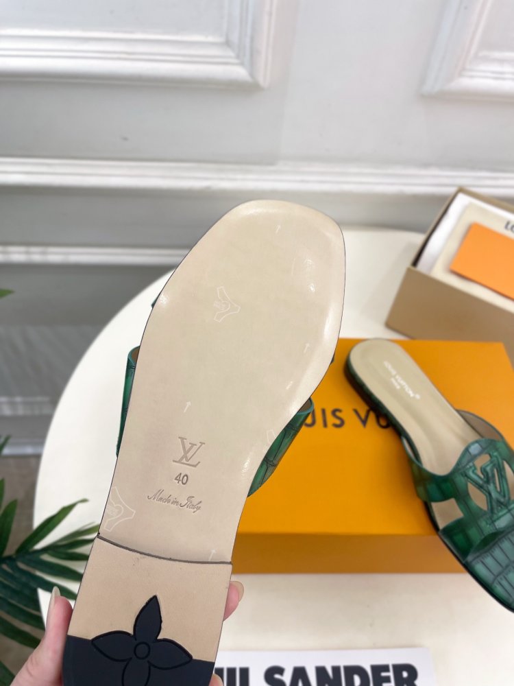 Шлепанцы женские фото 9