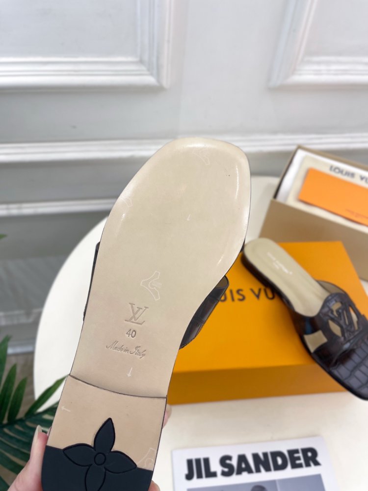 Шльопанці жіночі фото 9