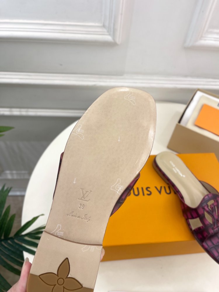 Шльопанці жіночі фото 9