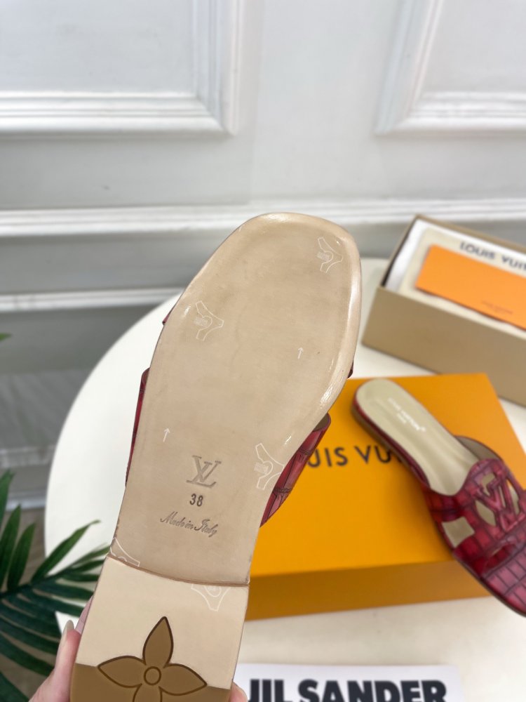 Шльопанці жіночі фото 9