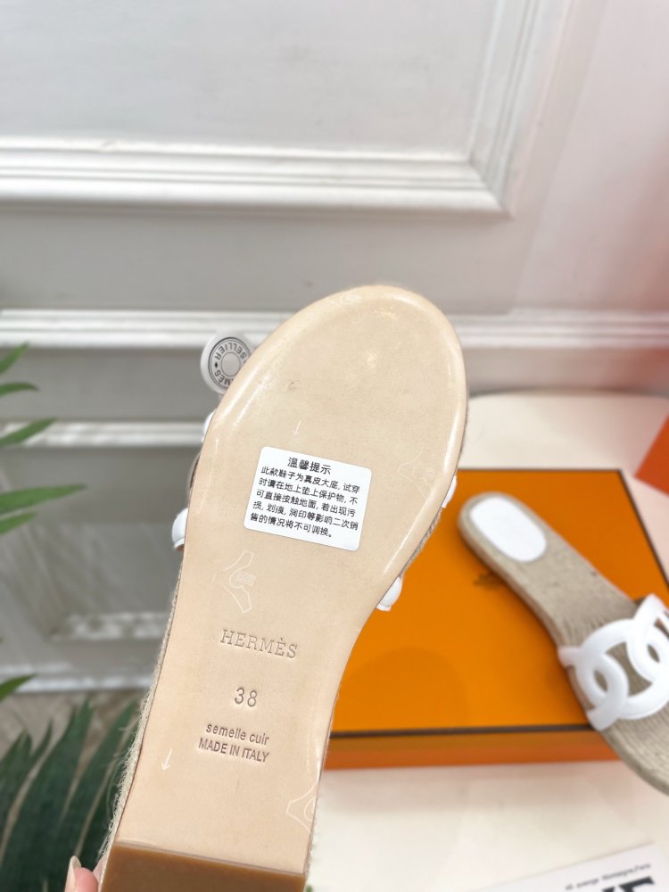 Шлепанцы женские фото 9