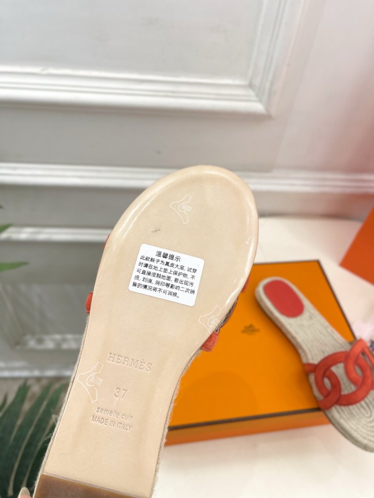 Шльопанці жіночі фото 9