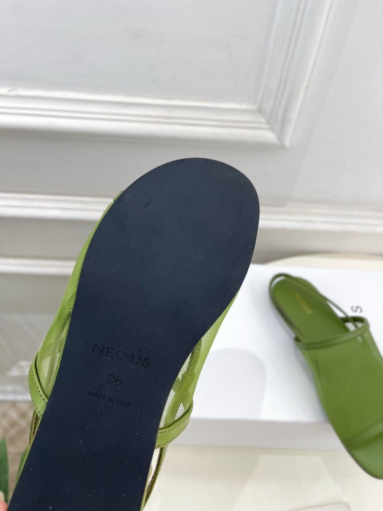 Шлепанцы женские фото 9