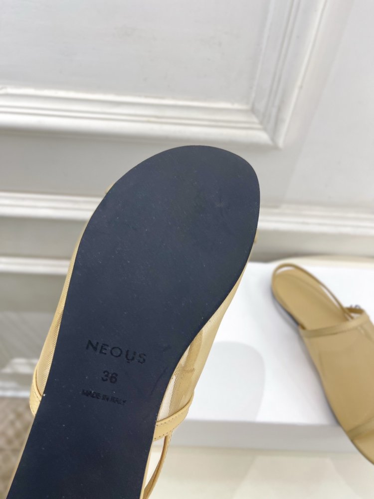 Шлепанцы женские фото 9