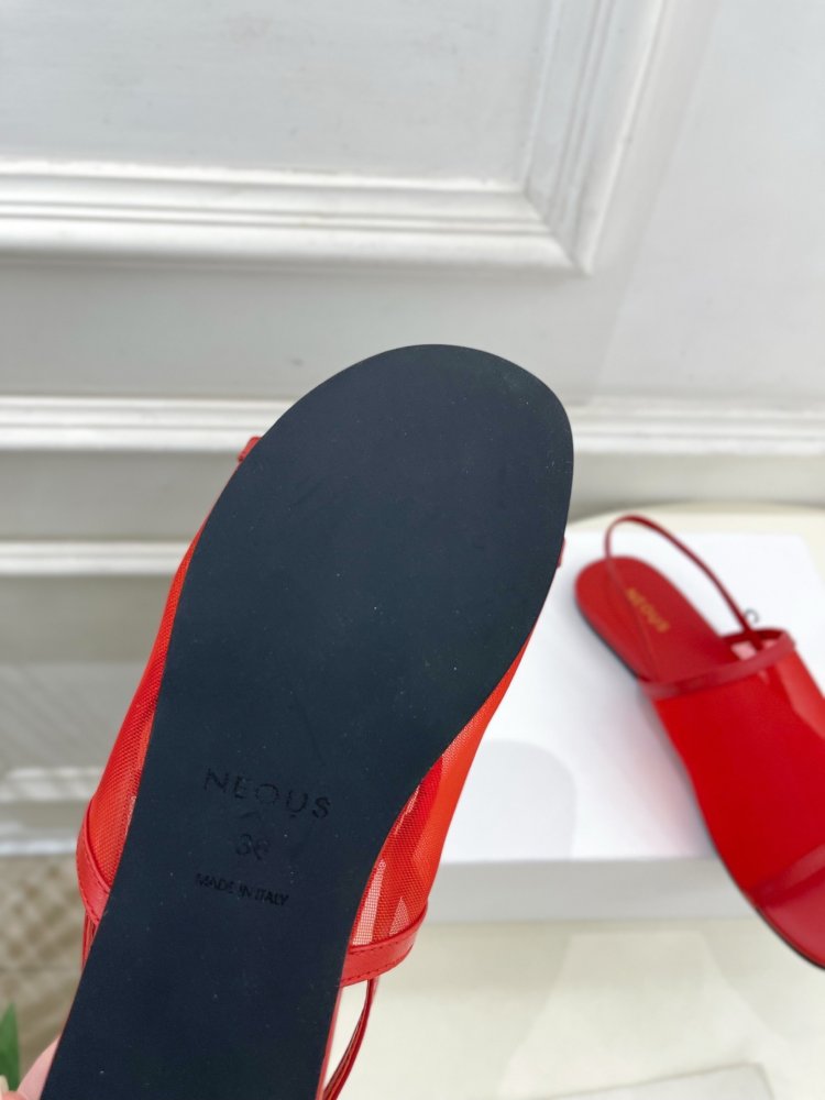 Шльопанці жіночі фото 9