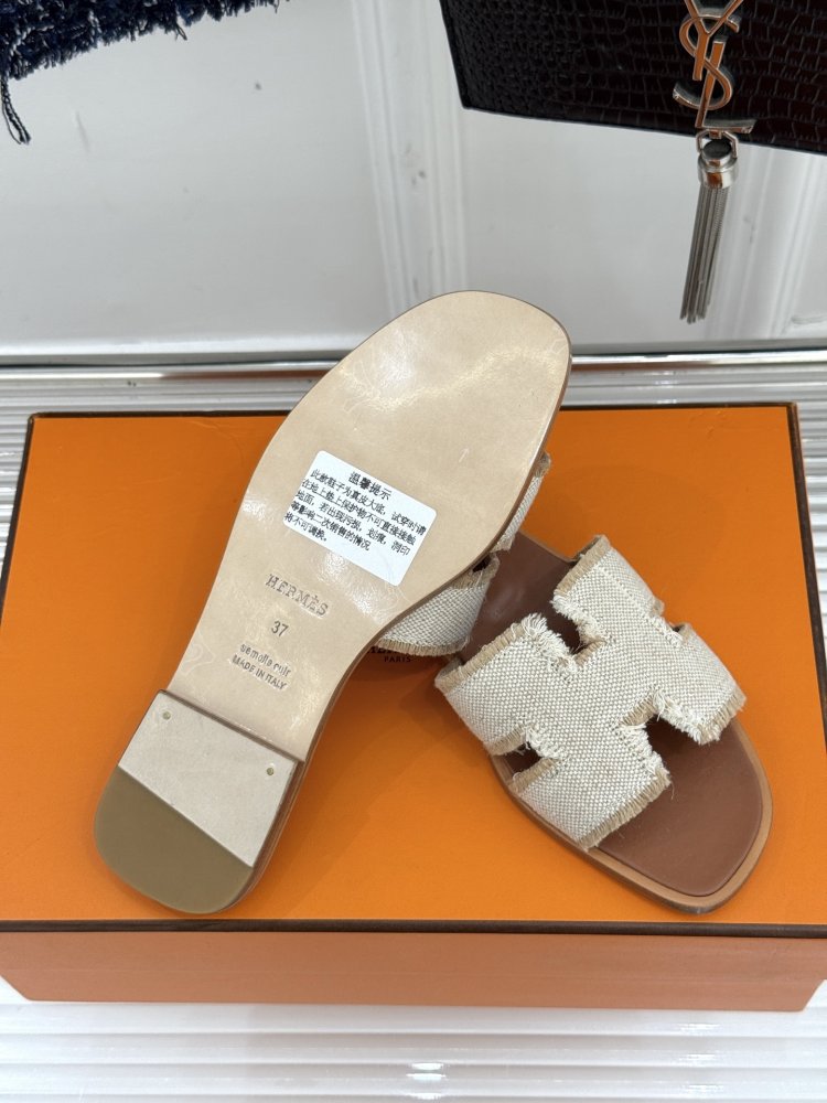 Шльопанці жіночі фото 9