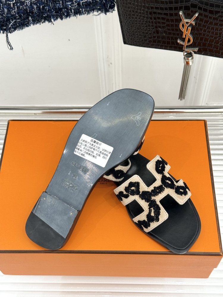 Шльопанці жіночі фото 9