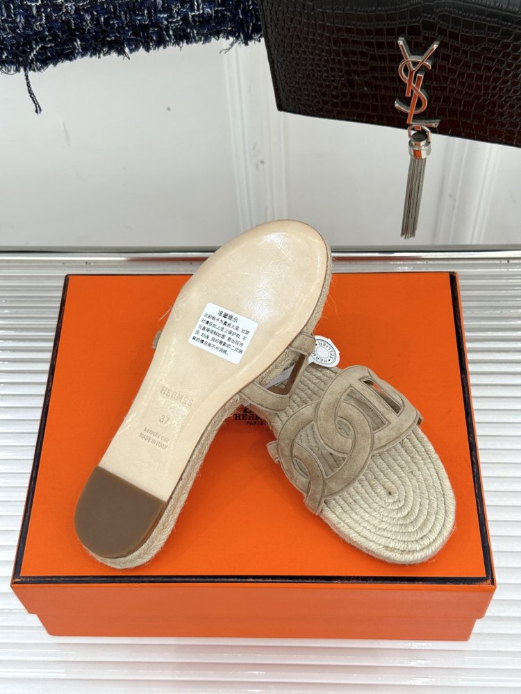 Шльопанці жіночі фото 9