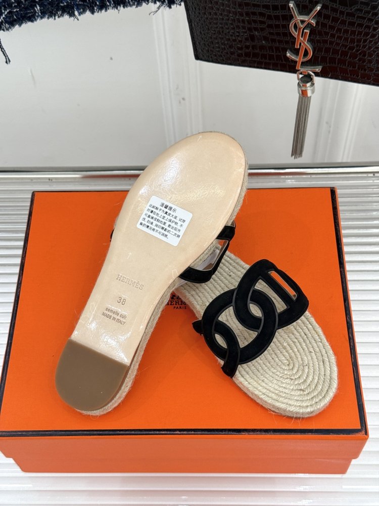 Шльопанці жіночі фото 9