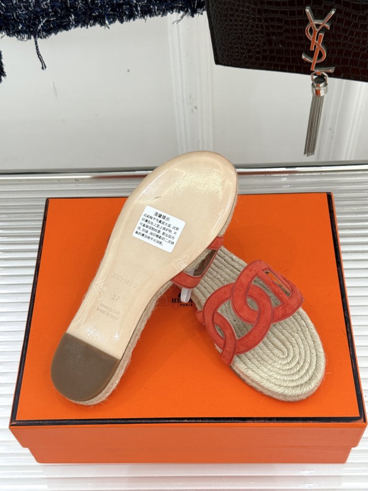 Шльопанці жіночі фото 9