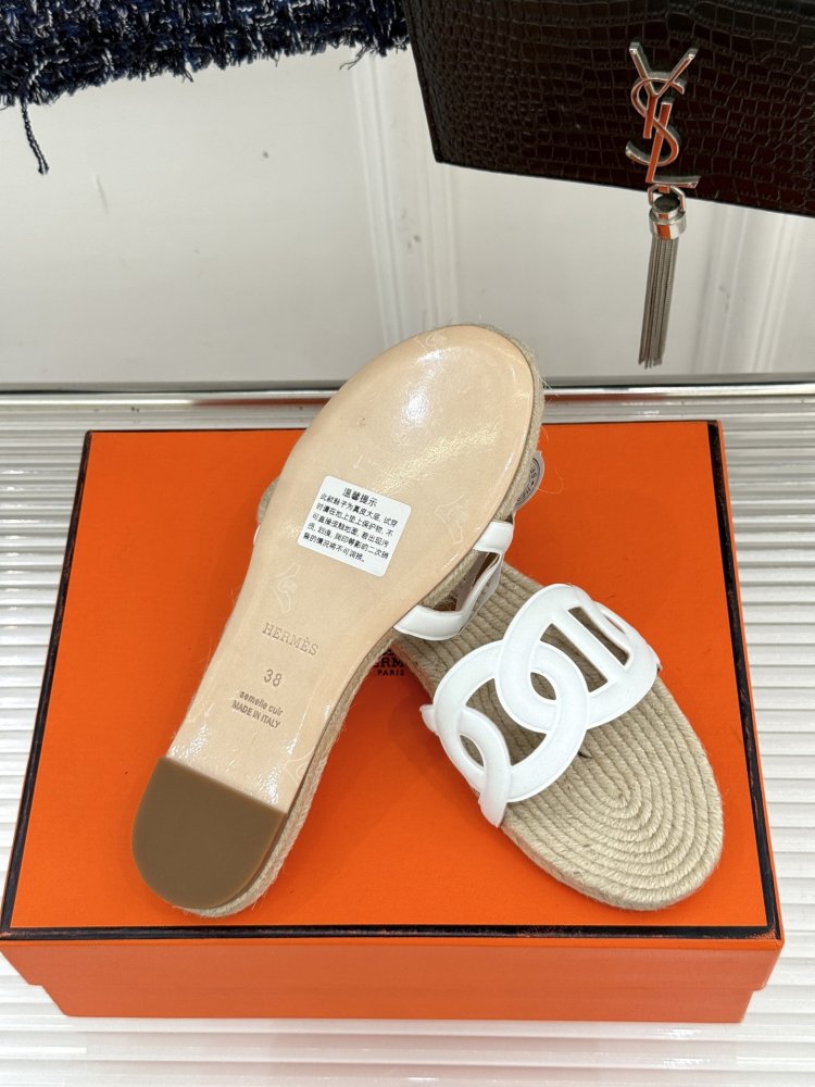 Шльопанці жіночі фото 9