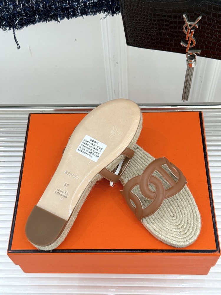 Шльопанці жіночі фото 9