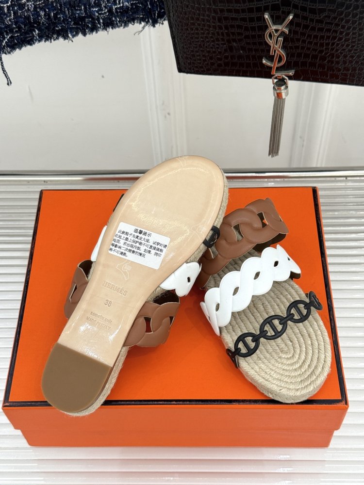 Шльопанці жіночі фото 9