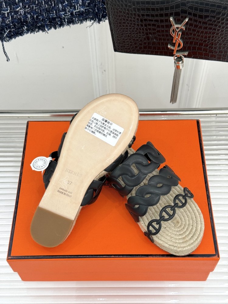 Шльопанці жіночі фото 9