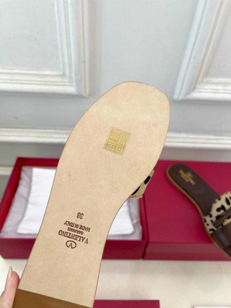 Шлепанцы женские фото 9