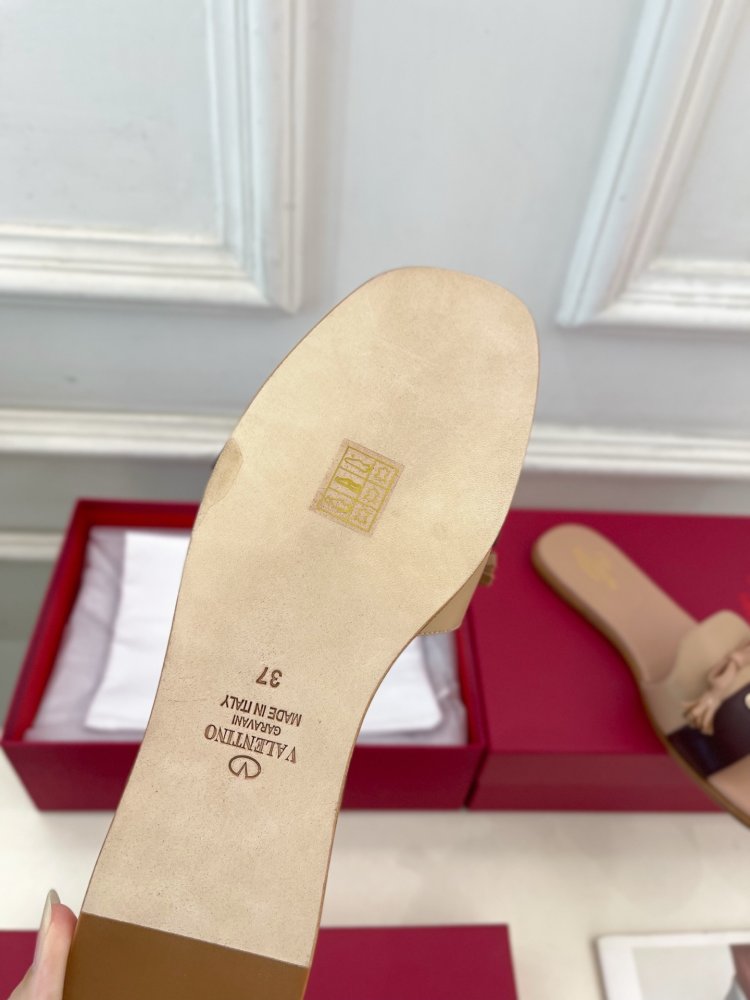 Шлепанцы женские фото 9