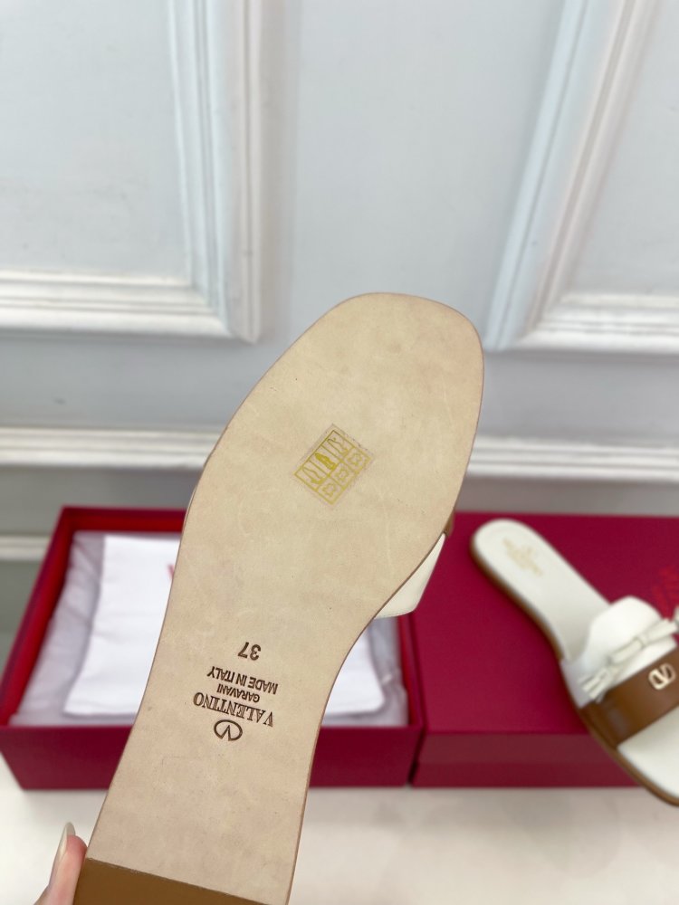 Шлепанцы женские фото 9