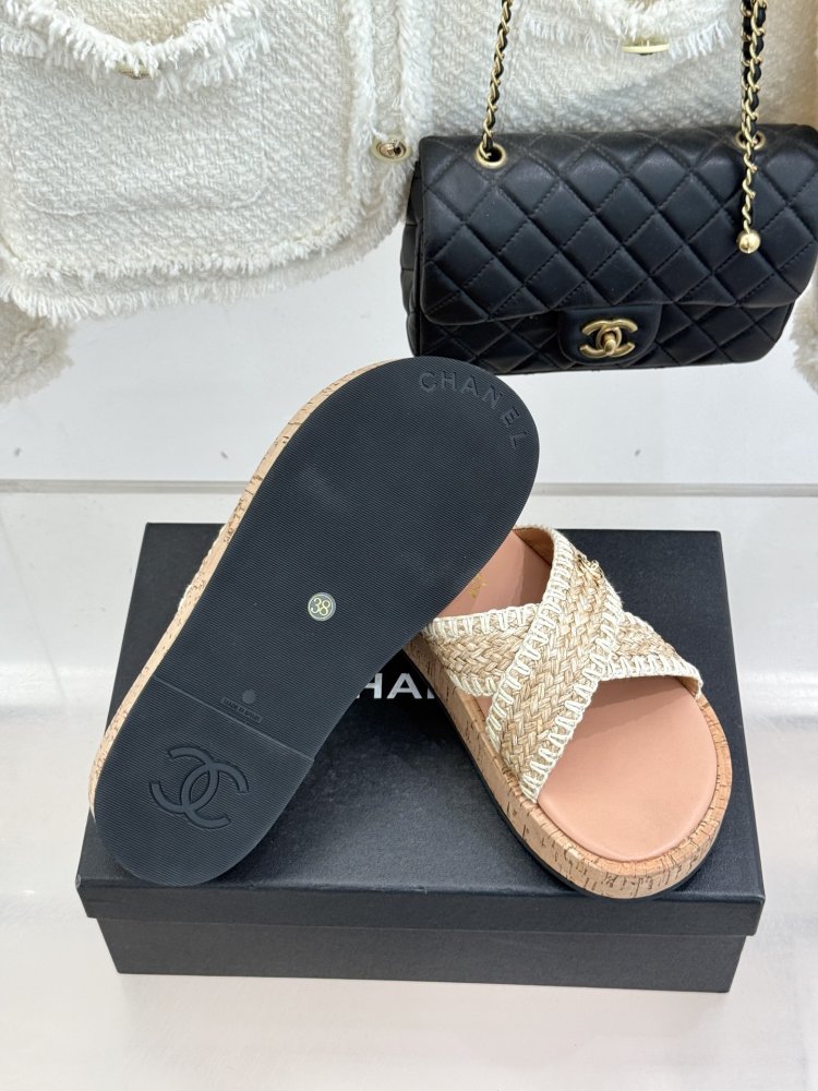 Шлепанцы женские фото 9