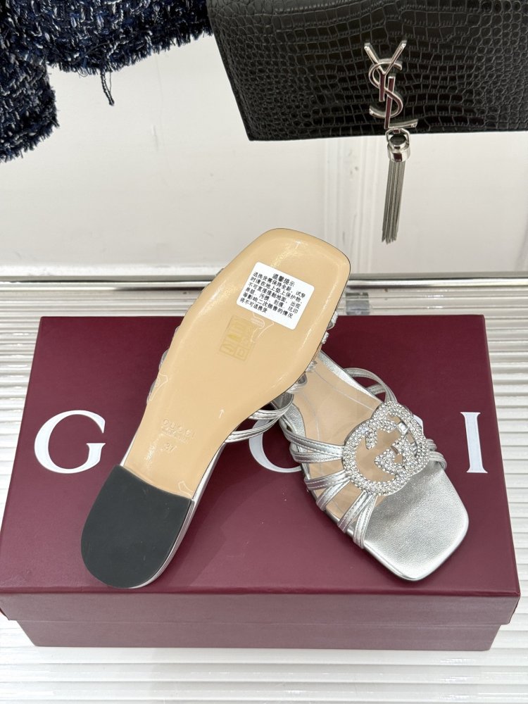 Шльопанці жіночі фото 9