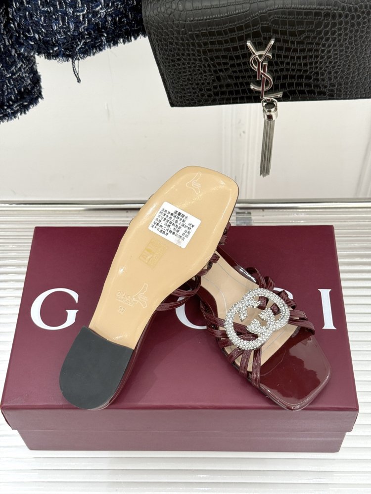 Шльопанці жіночі фото 9