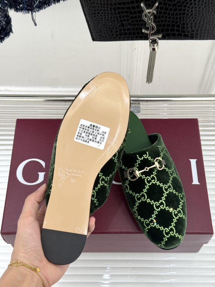 Шльопанці жіночі фото 9