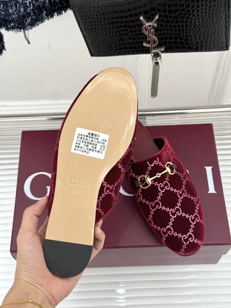 Шльопанці жіночі фото 9