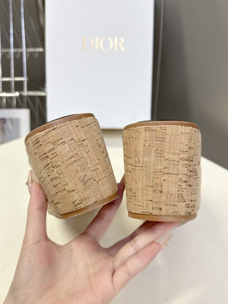 Шлепанцы женские фото 9