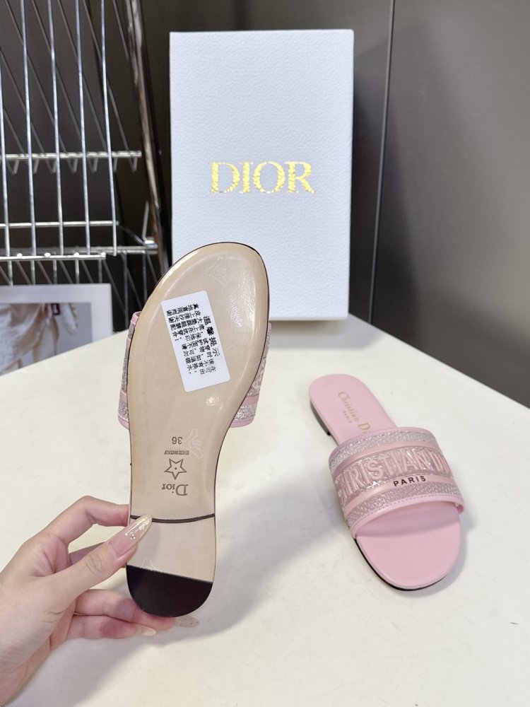 Шлепанцы женские фото 9