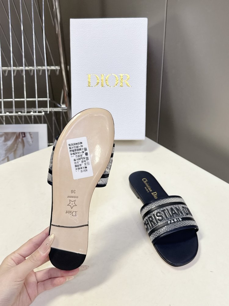 Шльопанці жіночі фото 9