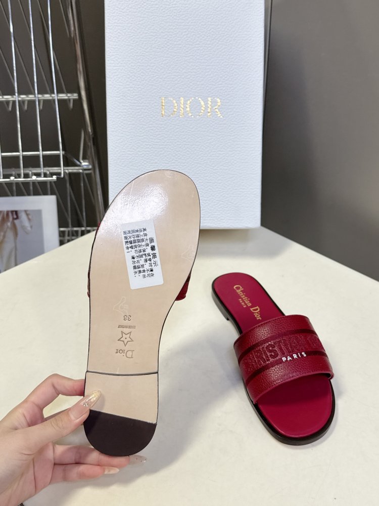 Шльопанці жіночі фото 9